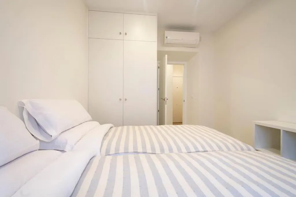 aire acondicionado en toda la casa y parking incluido Granada Apartamento